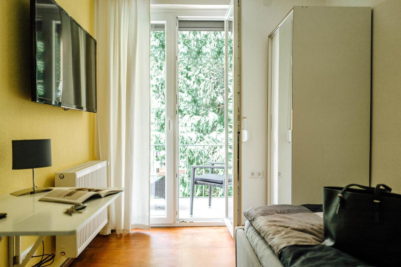 Kleines An Der Ta Mit Balkon *